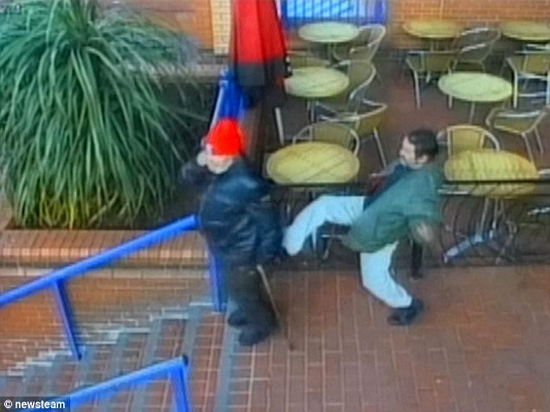 Yaşlı kişini pilləkənlərdən yıxdı