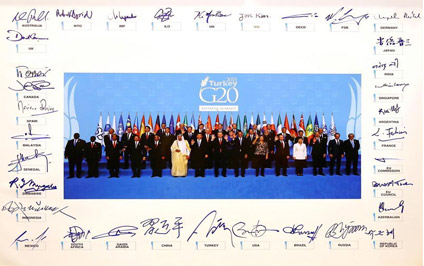 O fotoşəkli İlham Əliyev də imzaladı