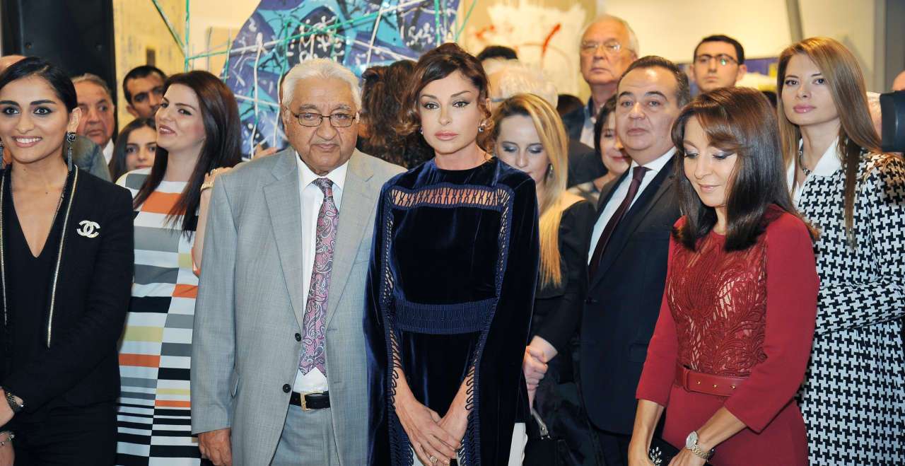 Azərbaycanın birinci xanımı Mehriban Əliyeva istedadlı gənc rəssam Aida Mahmudovanın fərdi sərgisində iştirak edib (FOTO)