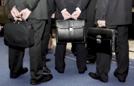 2 nazirliyin 30 əməkdaşı vəzifədən azad olundu