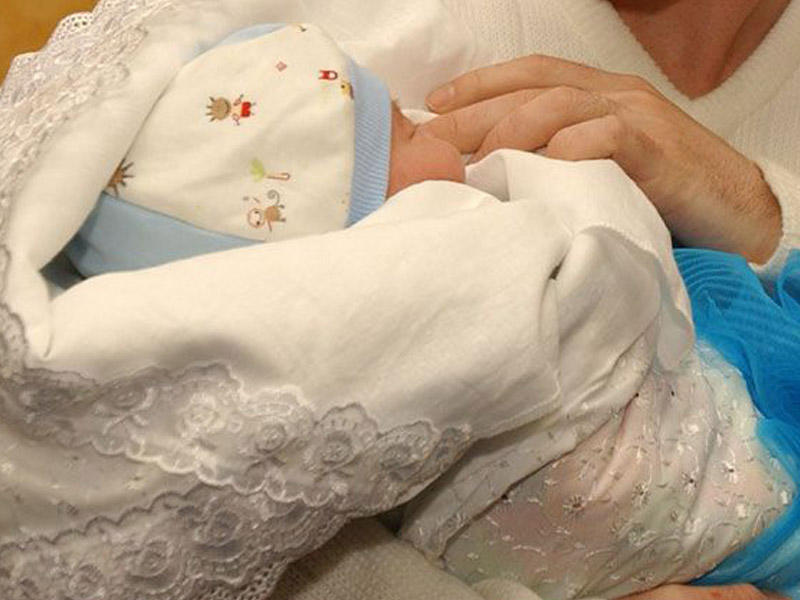 Bakıda bir aylıq körpə yanaraq öldü