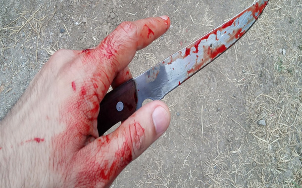 Anasına zəng edən oğlanı öldürdü