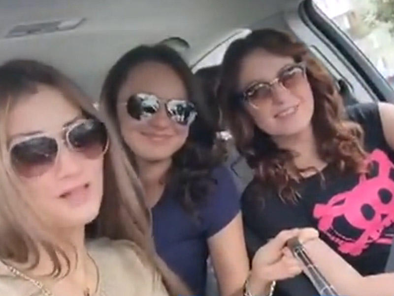 Üzeyirə görün kimlər qulaq asır?