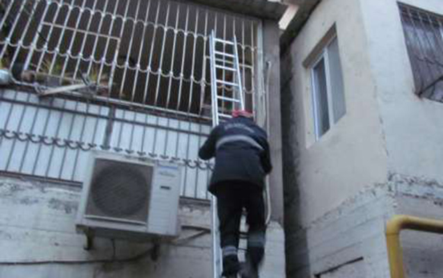 Evində huşsuz vəziyyətdə tapıldı