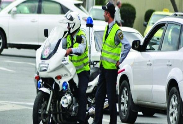 Yasamalda yol polisinin idarə etdiyi motosiklet aşdı