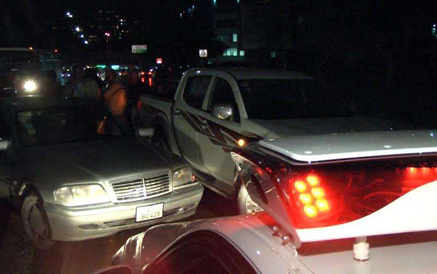 Bakıda tanınmış yazarın maşınını vurdular