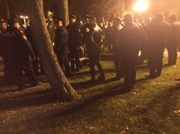 Polis huşunu itirmiş bacısına kömək etmək istəyən qızı tutdu