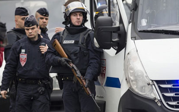 Polis mərkəzində atışma