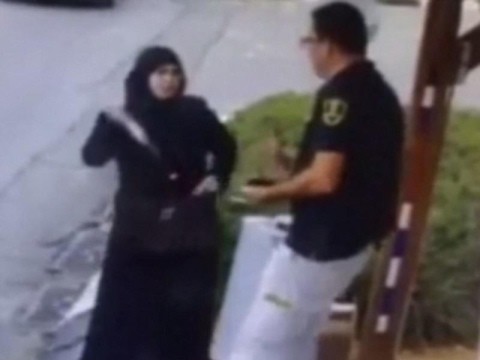 Hicablı qadın polisə hücum etdi