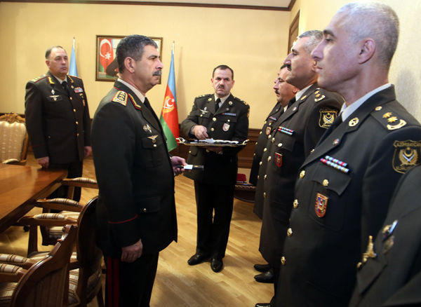 Müdafiə naziri hərbçilərə yeni rütbələr verdi