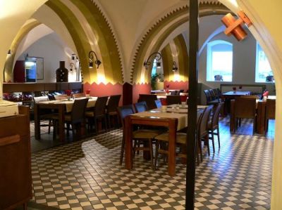 Bu restoranda işıq, su, qaz pulunu da müştəri ödəməlidir