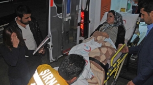 Türkiyədə polis avtomobilinə atılan mərmi evə düşüb, hamilə qadın yaralanıb