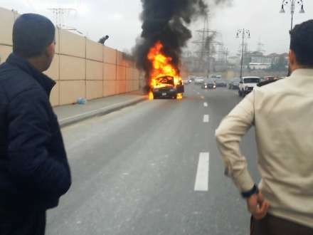 Bakıda “Audi” yanaraq külə döndü