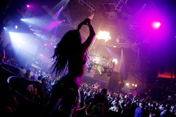 Gecə klubunda atışma