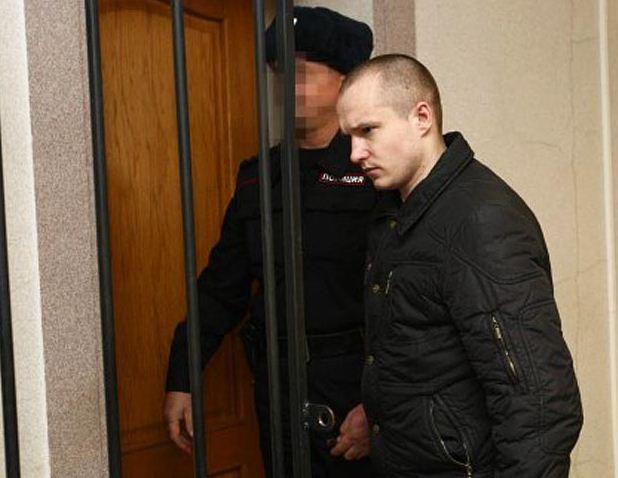 Porno filmlərə baxıb sevgilisini zorladı