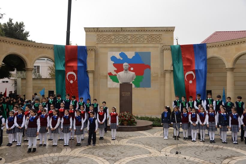 Badamdar qəsəbəsində möhtəşəm Bayraq günü tədbiri