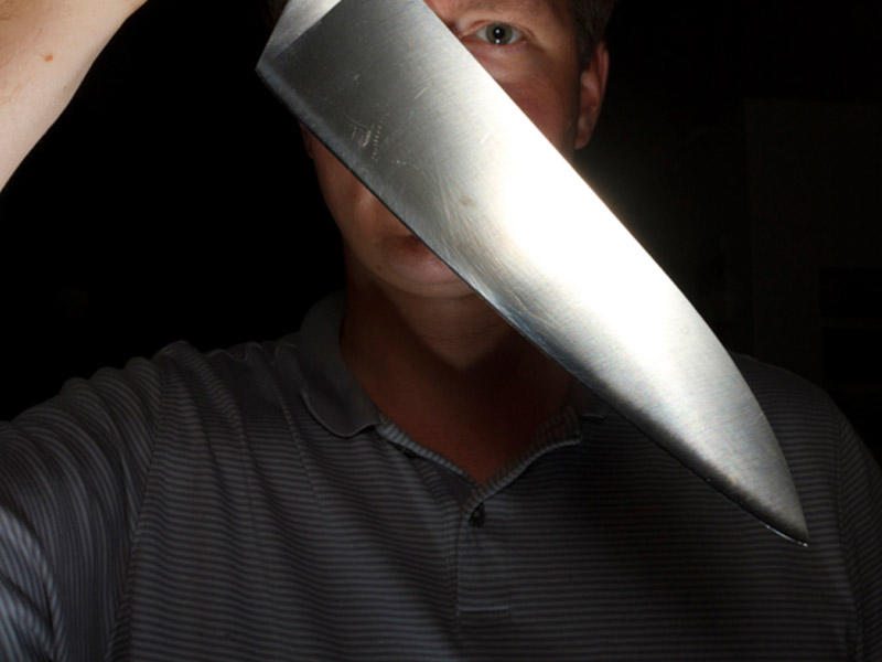 Qubada xəncərlə hücum: