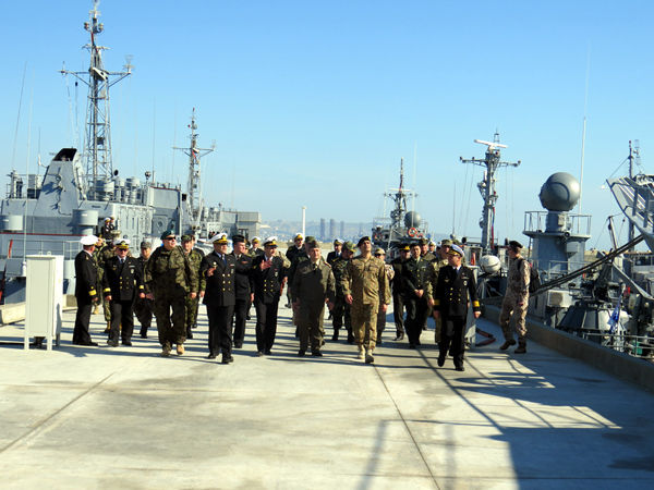 Xarici ölkələrin hərbi attaşeləri HDQ-nin bazasında