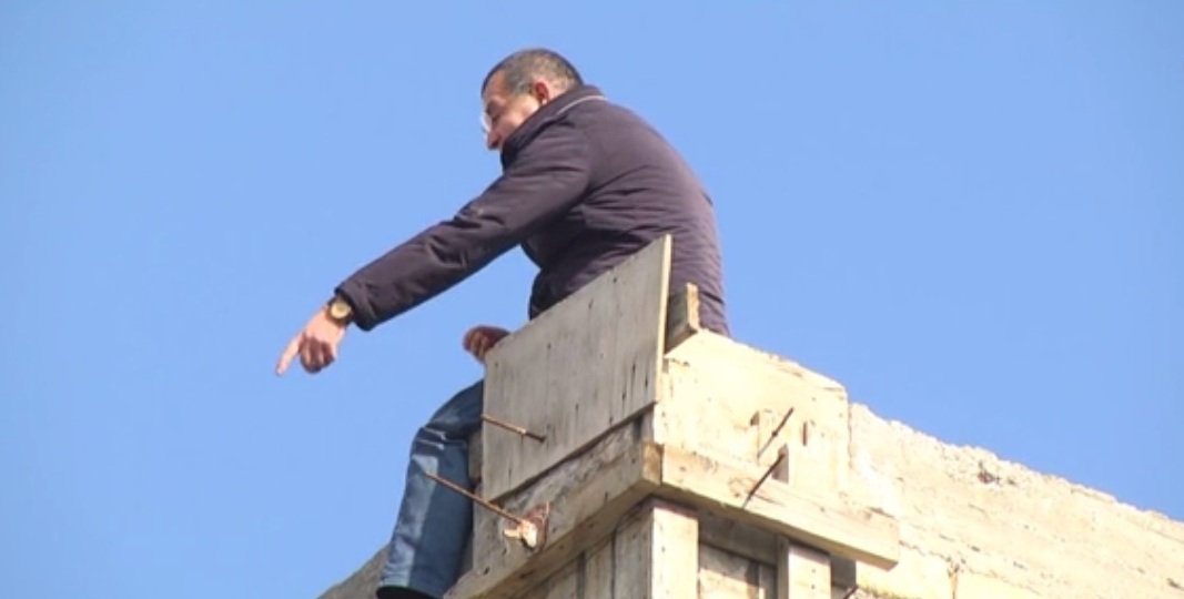 Xaləddin İsgəndərov intihara cəhd edən sahibkarla kafedə