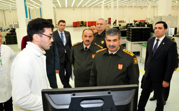 Zakir Həsənov Qazaxıstanın hərbi sənayesi ilə tanış olur