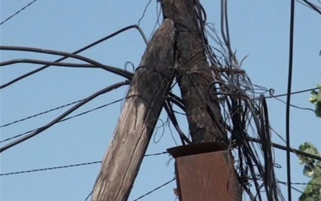 Elektrik dirəyi aşdı, 18 yaşlı oğlan öldü - Lerikdə faciə