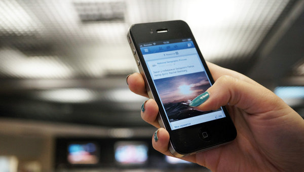 “Facebook”da status və foto paylaşanlar azalıb