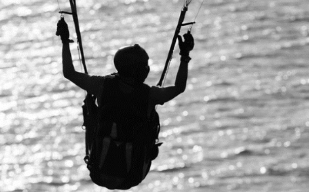 Paraşüt havada alışdı