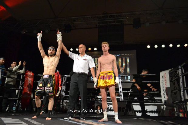 Azərbaycanlı kikboksçu rəqibini 8 saniyəyə nokauta göndərdi