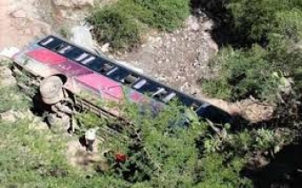 Nepalda avtobus dərəyə düşdü
