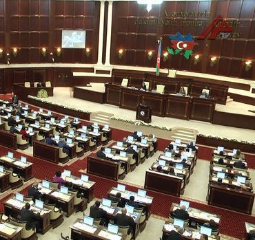 20 ildir deputat seçilənlər