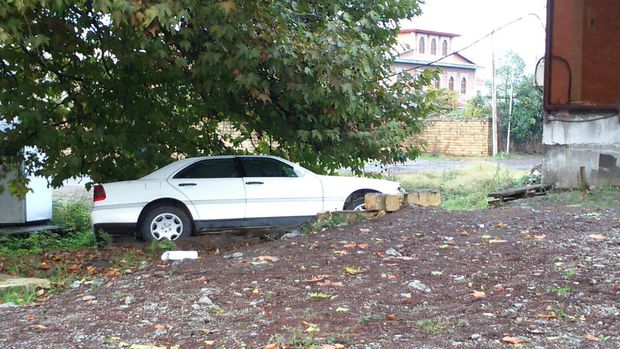 “Azərsu”nun su maşını qəzaya düşdü