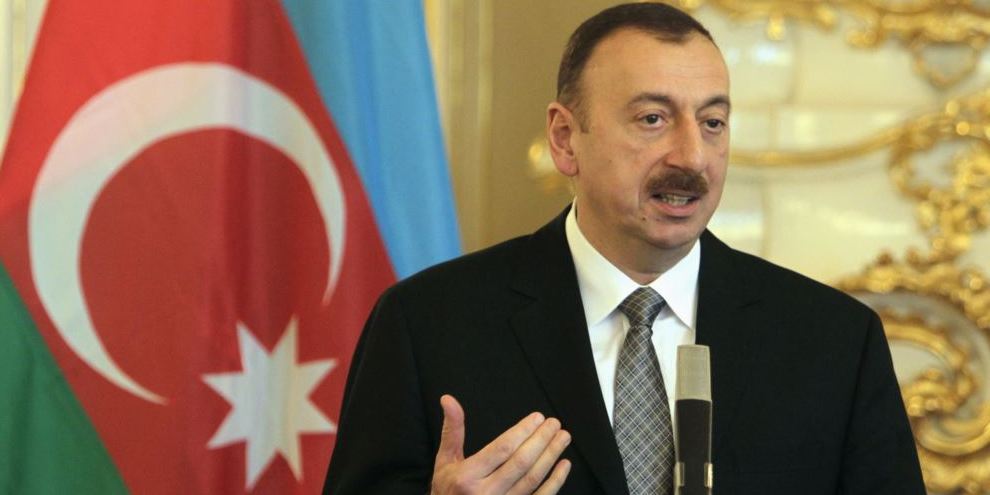 İlham Əliyev Davudoğlunu təbrik etdi