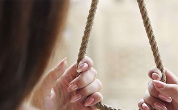 Bakıda 16 yaşlı lisey şagirdi intihar edib