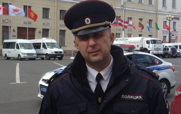 Azərbaycanlı onu döyən polisi məhkəməyə verdi