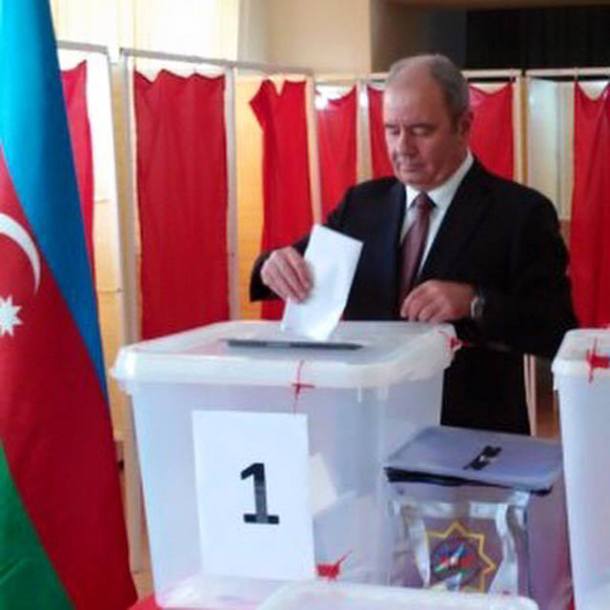 Rabitə və Yüksək Texnologiyalar naziri Əli Abbasov da səs verdi