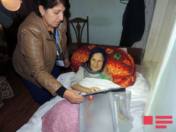 Azərbaycanın ən yaşlı seçicisi səs verdi