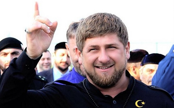 Kadırov küçələri süpürdü