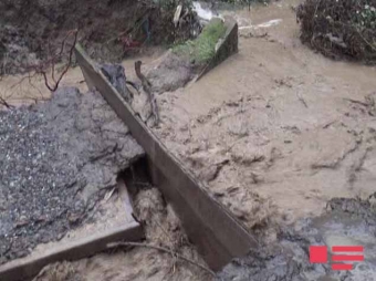 Sel suları fəsadlar törətdi