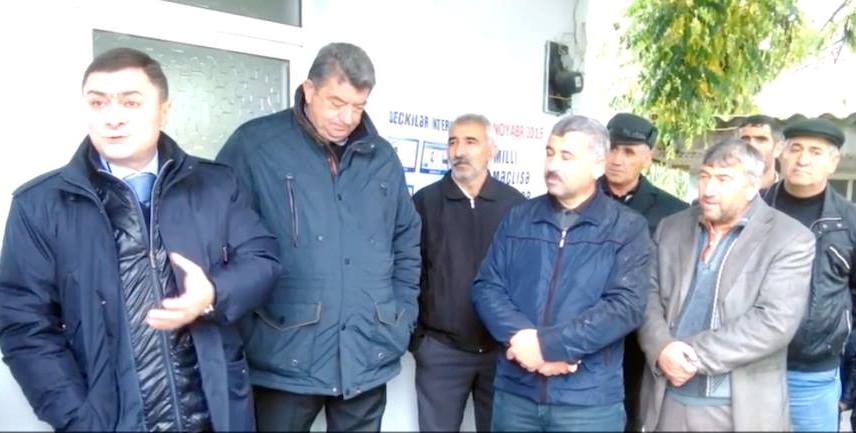 15 ilin deputatı Azər Kərimli rəqibinin arxasıyca danışdı