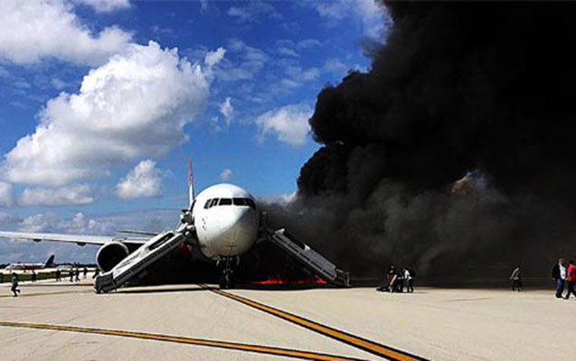 Sərnişin təyyarəsi uçuş zamanı yandı