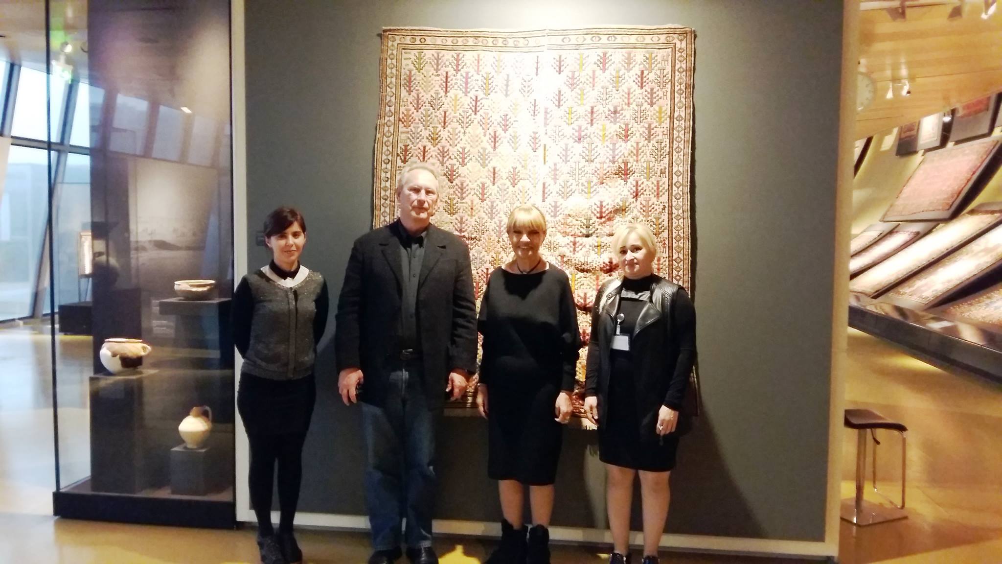 Amerikalı jurnalist CƏNAB DUQLAS VİSSİNQ  AZƏRBAYCAN XALÇA MUZEYİNİ ziyarət etdi