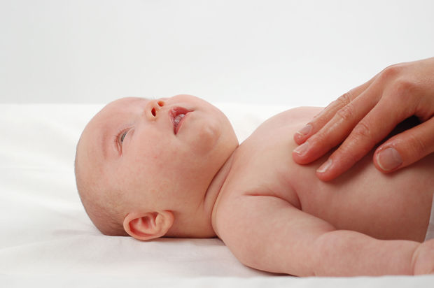 Azərbaycanda körpə tək qolla doğuldu