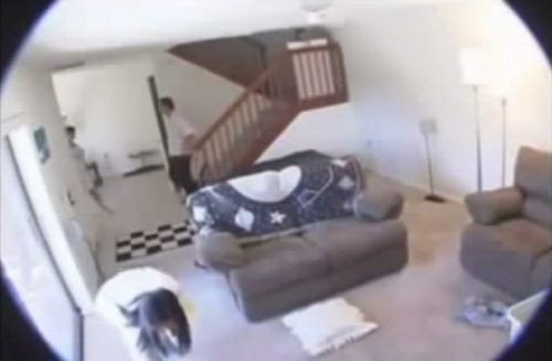 Ərini işə göndərib xidmətçi ilə...