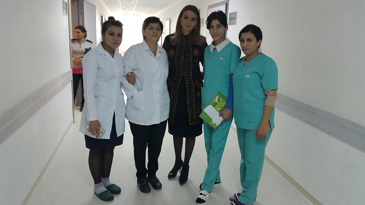 Qənirə Paşayeva vəziyyəti ağır olan Tovuz sakinini ziyarət edib