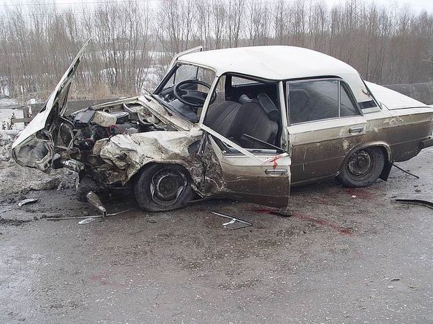 Yevlaxda qəza: 3 yaşlı uşaq və sürücü öldü