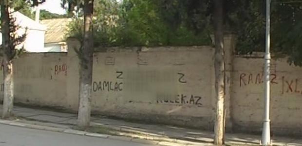 100 manat cərimə və 15 sutka həbs