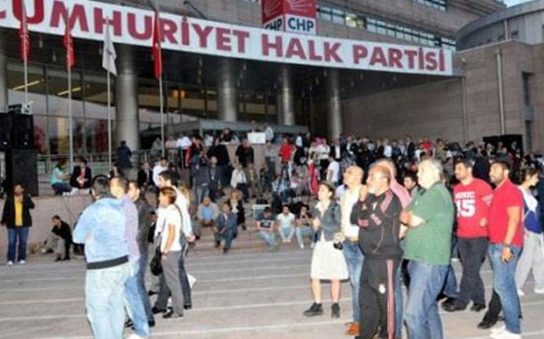CHP-nin binasına silahlı hücum