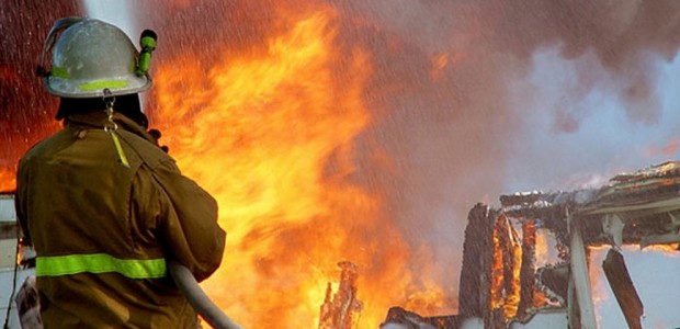 Bakıda ikiotaqlı ev yandı