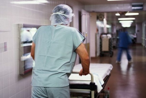 Bakıda polisin vurduğu gənc xəstəxanada keçindi