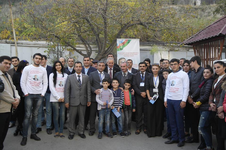 Deputatlığa namizəd Çingiz Bayramov seçicilərlə görüşüb